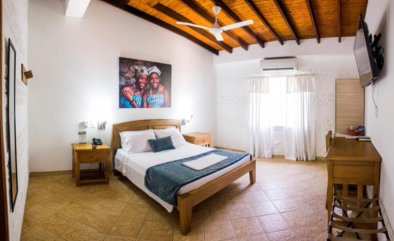 Hosteria Horizontes Caucasia Exterior photo