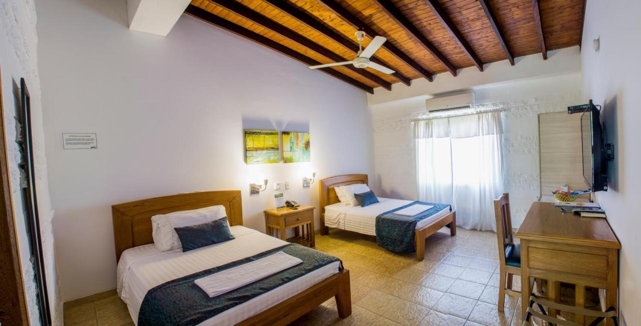 Hosteria Horizontes Caucasia Exterior photo